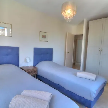 Contemporaine Avec Piscine Privee *