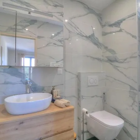 Contemporaine Avec Piscine Privee Antibes