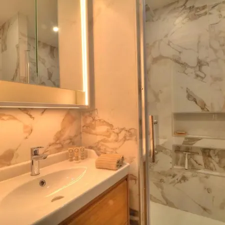 Contemporaine Avec Piscine Privee